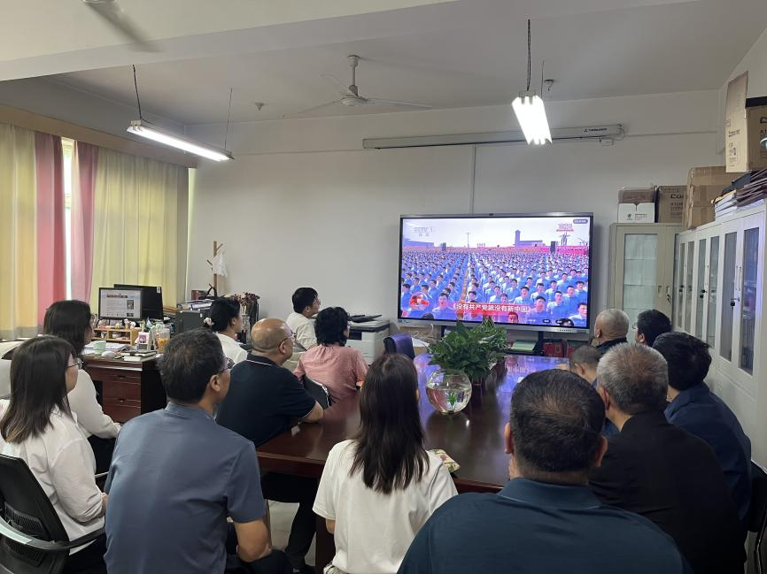 实践教学1党支部组织全体职工观看纪念中国人民抗日战争暨世界...